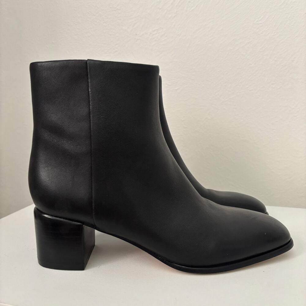 Vince Women's Solid Black leather Block heel ankle zip boots size 5.5